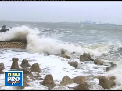 Vijelie la malul Marii Negre! Trei nave s-au ciocnit din cauza vantului