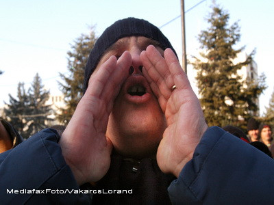 Buzau: vacanta pentru elevi, proteste in strada pentru profesori!