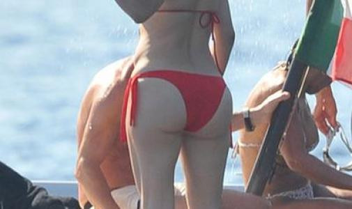 Vai de fundul lor! Le-a injectat silicon industrial in fese!