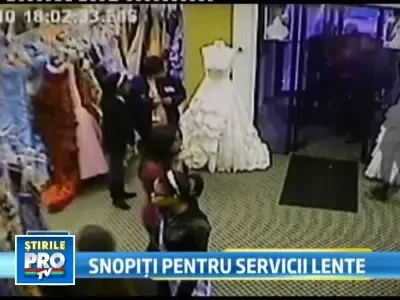 Bridezilla! Nu au vrut sa-i modifice rochia pe loc, asa ca i-a "aranjat"!