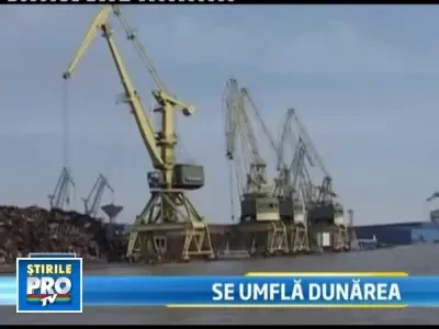 Pericol la Galati! Dunarea inunda tot ce-i sta in cale!