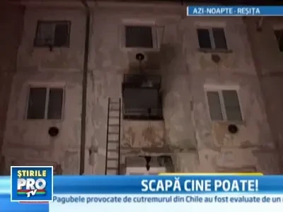 Incendiu puternic intr-un bloc de garsoniere din Resita