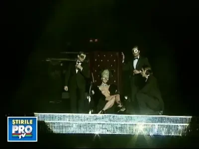 Colectia Catalin Botezatu:doamne decoltate, misterioase, mirese sclipitoare