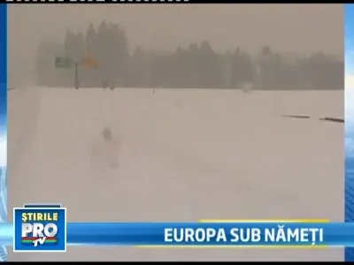 Ciudat! In Rusia a nins cu fulgi roz