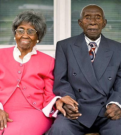 RECORD MONDIAL! Sunt casatoriti de 85 de ani!