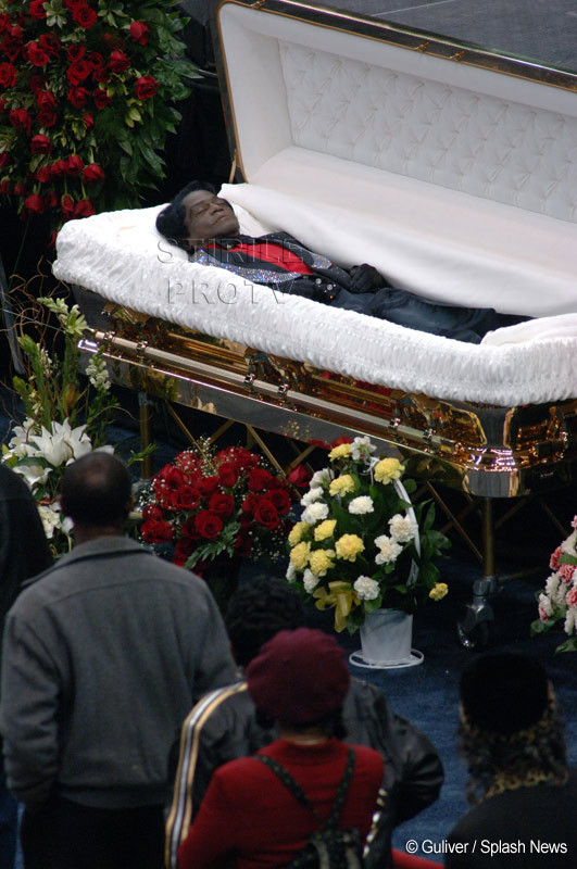 Cadavrul lui James Brown a fost furat ca sa se evite o autopsie!