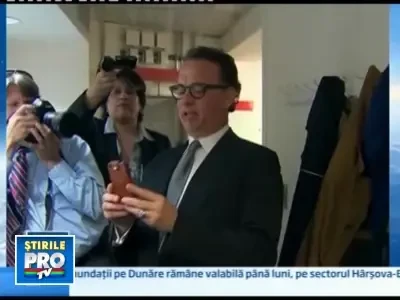 Tom Hanks, suparat pe ziaristi ca nu curata automatul de cafea daruit de el