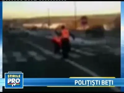 Politisti ghinionisti: Filmati in timp ce consumau alcool la munca