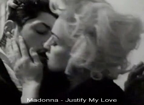 Sarutari fierbinti intre femei! Dezmat total in cele mai sexy videoclipuri!