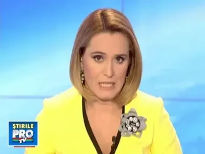 Masini avariate de tencuiala cazuta de pe cladirea Ministerului de Interne