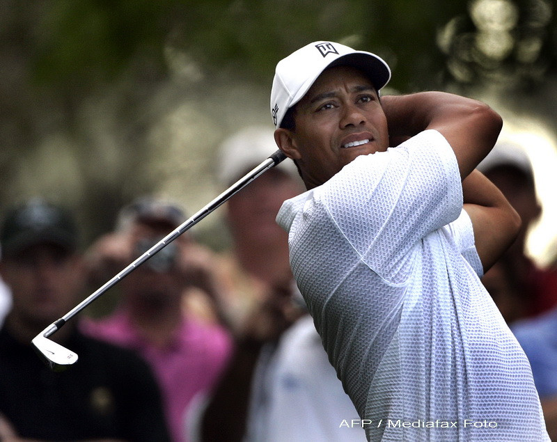 Tiger Woods profita si de raposatul tata ca sa faca un ban!