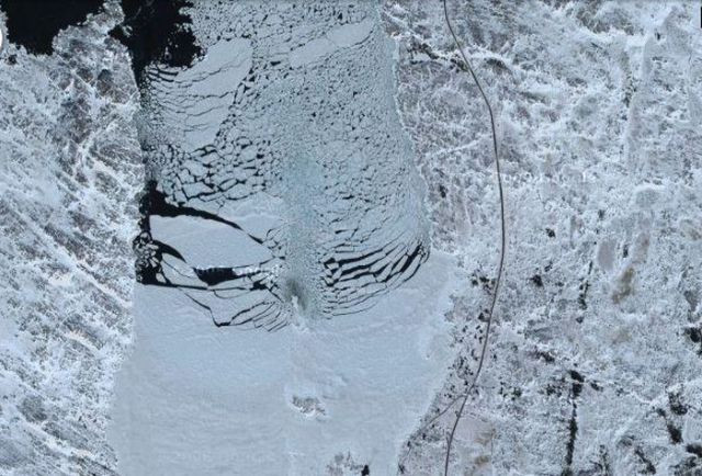 Un bloc de gheata, de 4 ori cat Manhattan-ul, desprins dintr-un ghetar