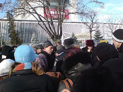 Paruiala si imbranceala pentru haine! S-au "bagat" ajutoare din Germania!