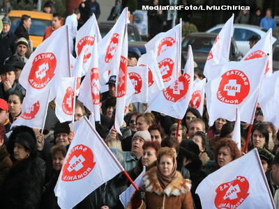 Prima zi a Guvernului de la Iasi: mii de huiduieli!