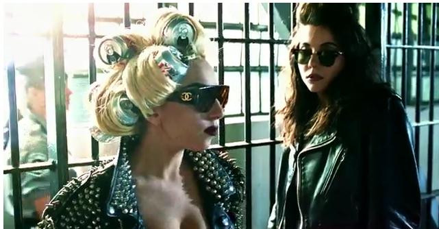 Lady GaGa isi lanseaza surioara in muzica!