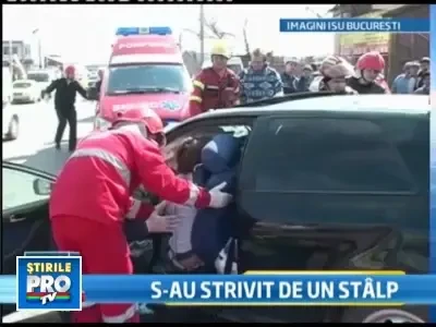 Trei femei au ajuns la spital dupa ce au intrat cu masina in stalp