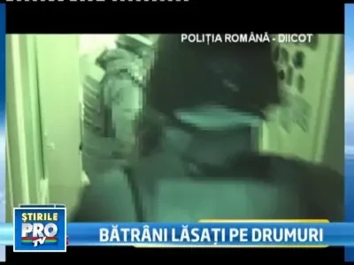 Batranii, victime sigure: le furau casa si apoi ii abandonau in alte tari!