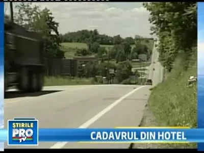 Cadavrul unei femei a zacut luni intregi sub patul unui hotel
