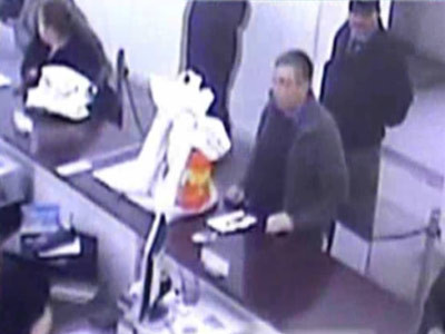 Si-a platit impozitul la masina cu 40 de kilograme de monede!