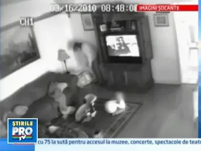 SOCANT! O bona a batut un copil de 11 luni pana l-a invinetit. VEZI VIDEO!