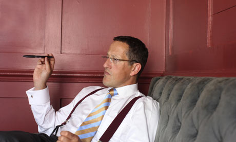 Richard Quest: "Planul de salvare a zonei euro se prabuseste. Grecia trebuie urmarita, nu Franta"