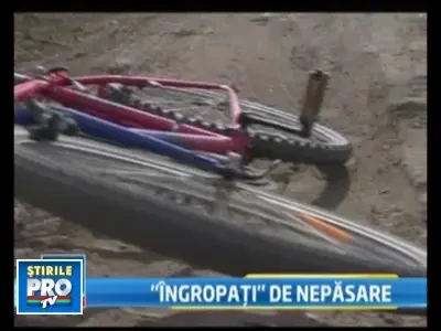 O groapa l-a trimis pe lumea cealalta!A cazut de pe bicicleta si dus a fost