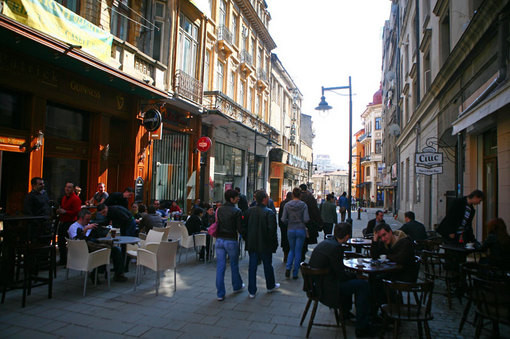 Un nou pol al distractiei in Bucuresti: luminile care ies din ruine!