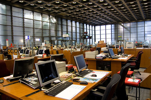 Romanii fac performanta la serviciu, de frica sa nu piarda jobul