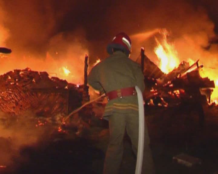 Incendiu devastator in Peris. Zeci de animale au murit arse de vii