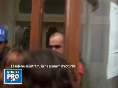 Dascalii si-au iesit din minti la Buzau! Au asediat Inspectoratul Scolar