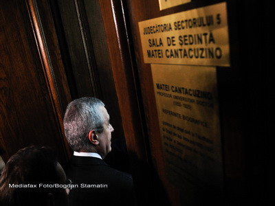 Altceva nu mai au de facut? Boc si Tariceanu se cearta prin tribunale