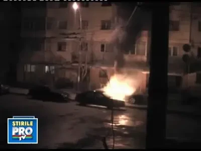 Razbunare incendiara! Doua masini au fost facute scrum la Targoviste