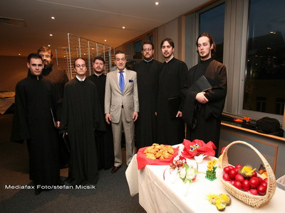 Gigi Becali le-a dus oua rosii europarlamentarilor de la Bruxelles