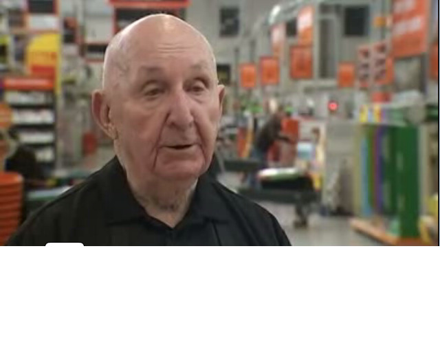 ANGAJATUL model! Are 95 de ani si inca munceste!