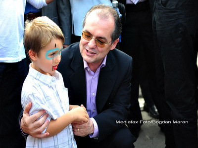 Boc, fata in fata cu prichindeii de la gradinita! La propriu!