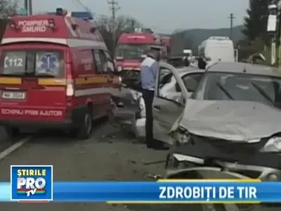 Trei morti si opt raniti, intr-un accident provocat de un sofer de TIR