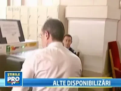 Paste amar! Iepurasul aduce bugetarilor un nou val de disponibilizari!