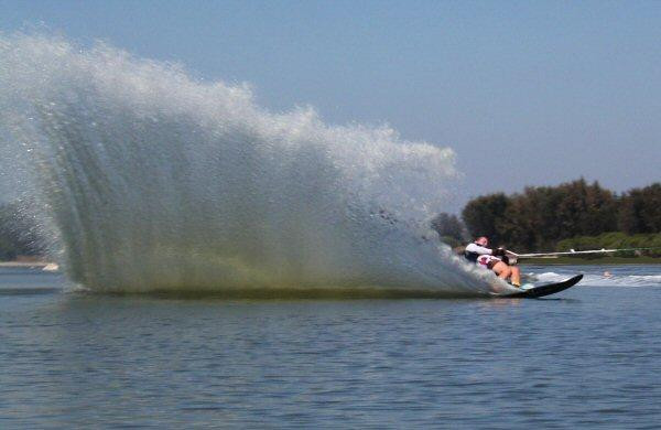 Ski nautic, windsurf si stand-up Paddle. Cele mai frumoase sporturi nautice, pe litoralul romanesc