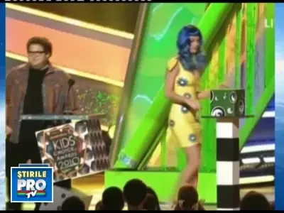 Katy Perry, improscata cu voma din cap pana in picioare!