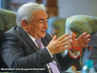 Grabit sa fuga din Romania, seful FMI si-a pierdut ceasul. Noroc cu Geoana!