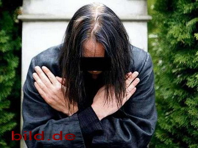 Vampirul Rafael: Dintr-o rana buna scot cam doua pahare de sange!