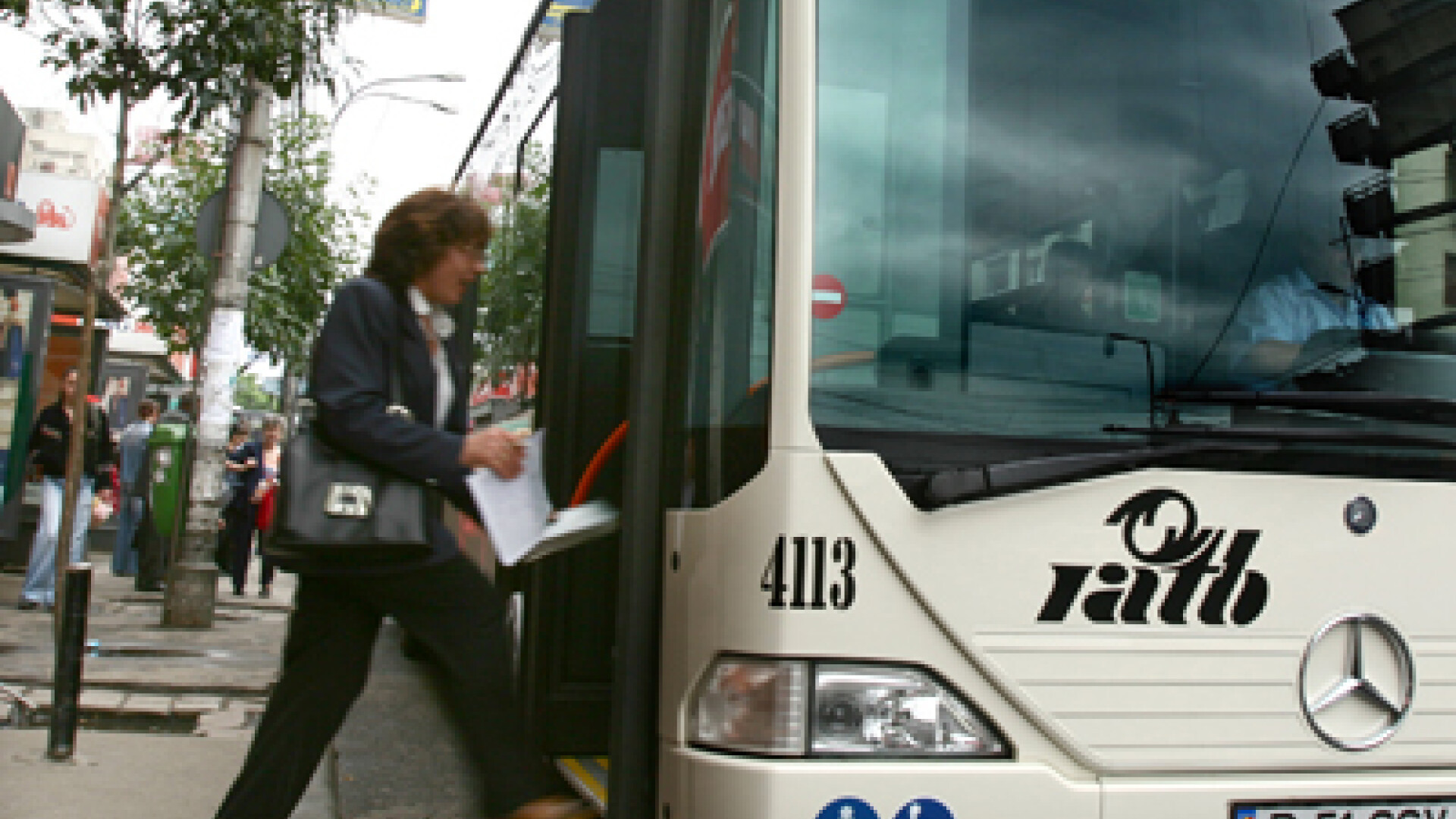 Pensionarii au nevoie de un card cu cip daca vor subventia de transport