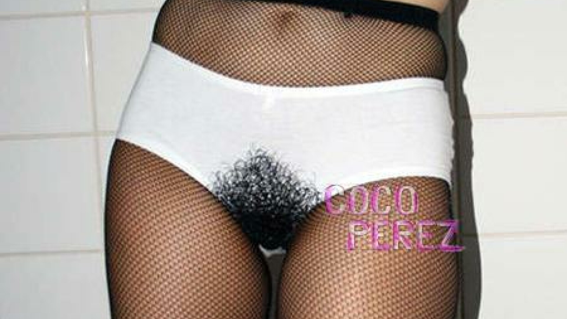 Chilotei cu par pubian atasat! Nu e o gluma!