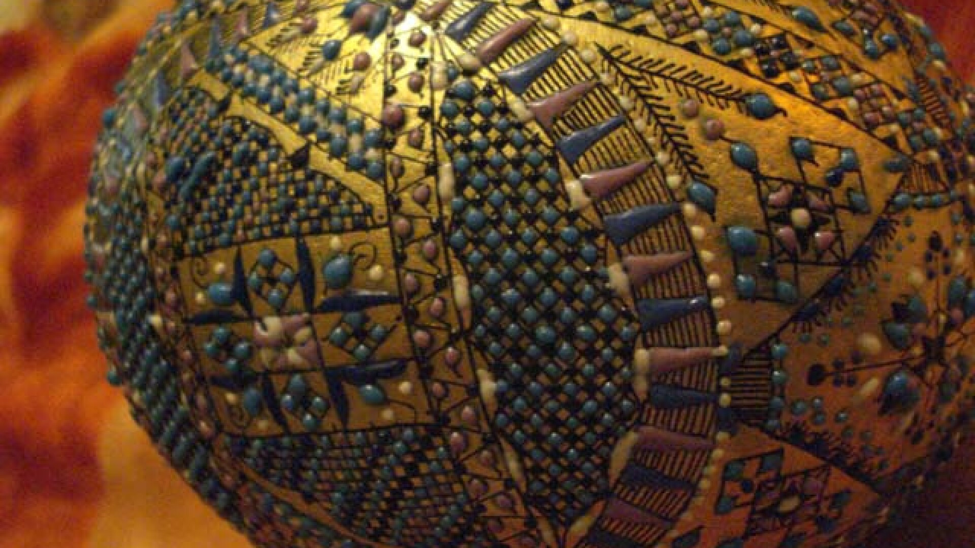 Oua de strut cu cristale Swarovski, noutatile acestui Paste