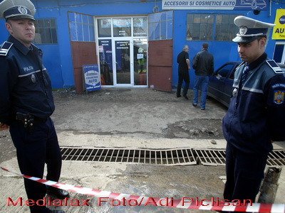 Angajatii unei banci din Cernauti, amenintati cu arma de jucarie de un hot