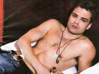 Romanul Sebastian Stan e partenerul lui Captain America