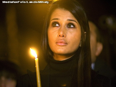 Familia Basescu a luat lumina de inviere de la Miercurea Ciuc