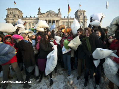 Ziua Internationala a Batailor cu Perne! Vezi VIDEO