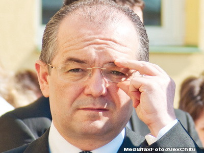 Premierul Boc a fost ciocanit in cap. De tatal sau, de Paste