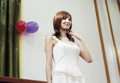 Cancer ovarian, la numai 16 ani! Ajut-o pe Diana sa traiasca